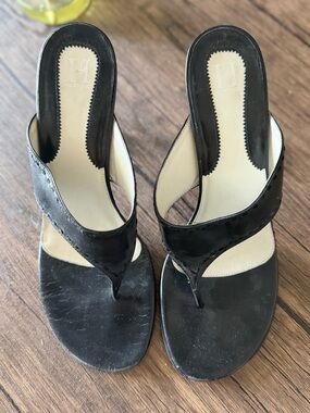 Vintage Hilfiger Black Leather Thong Heels with Cream Insole